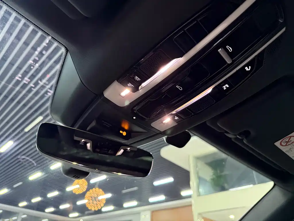 Porsche Cayenne — миниатюра 18