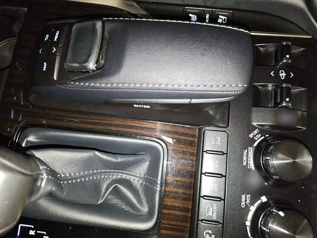 Lexus LX — миниатюра 12