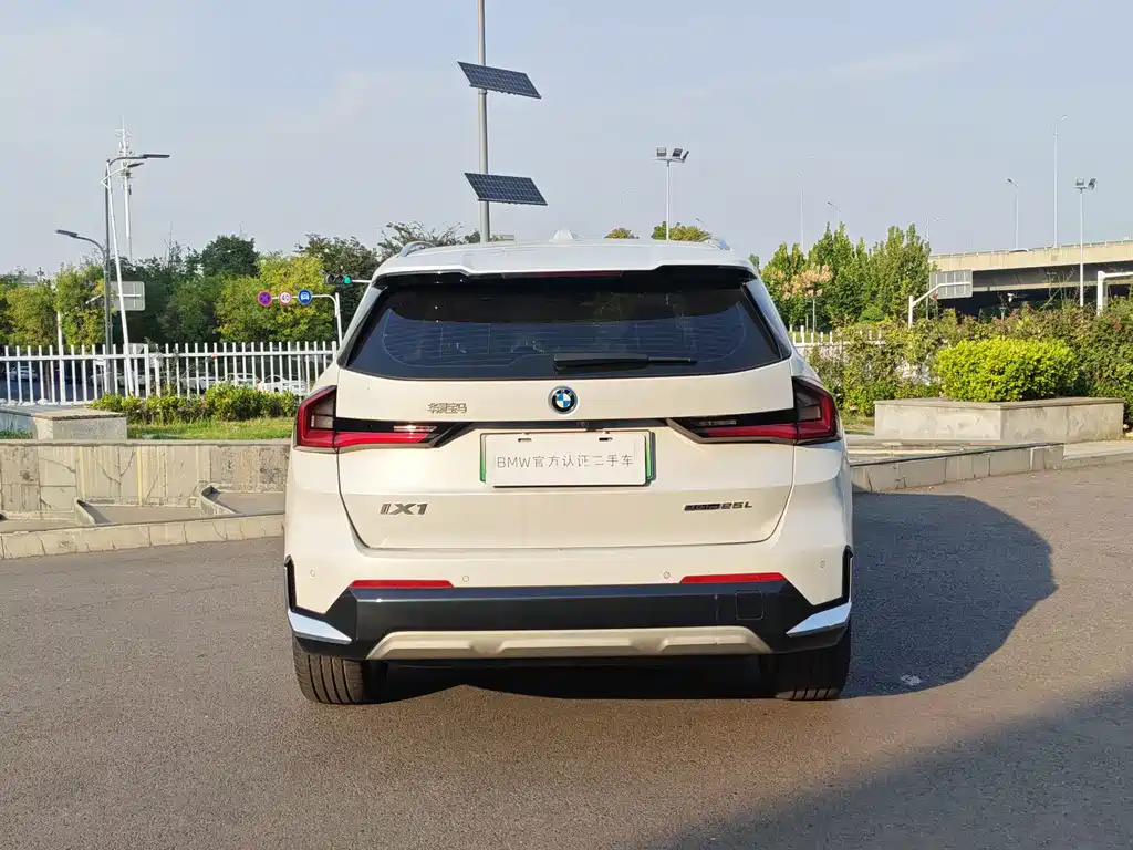 BMW iX1 — миниатюра 6