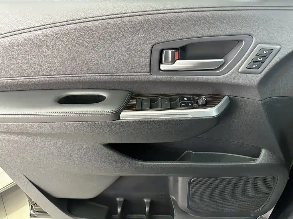 Toyota Granvia — миниатюра 18