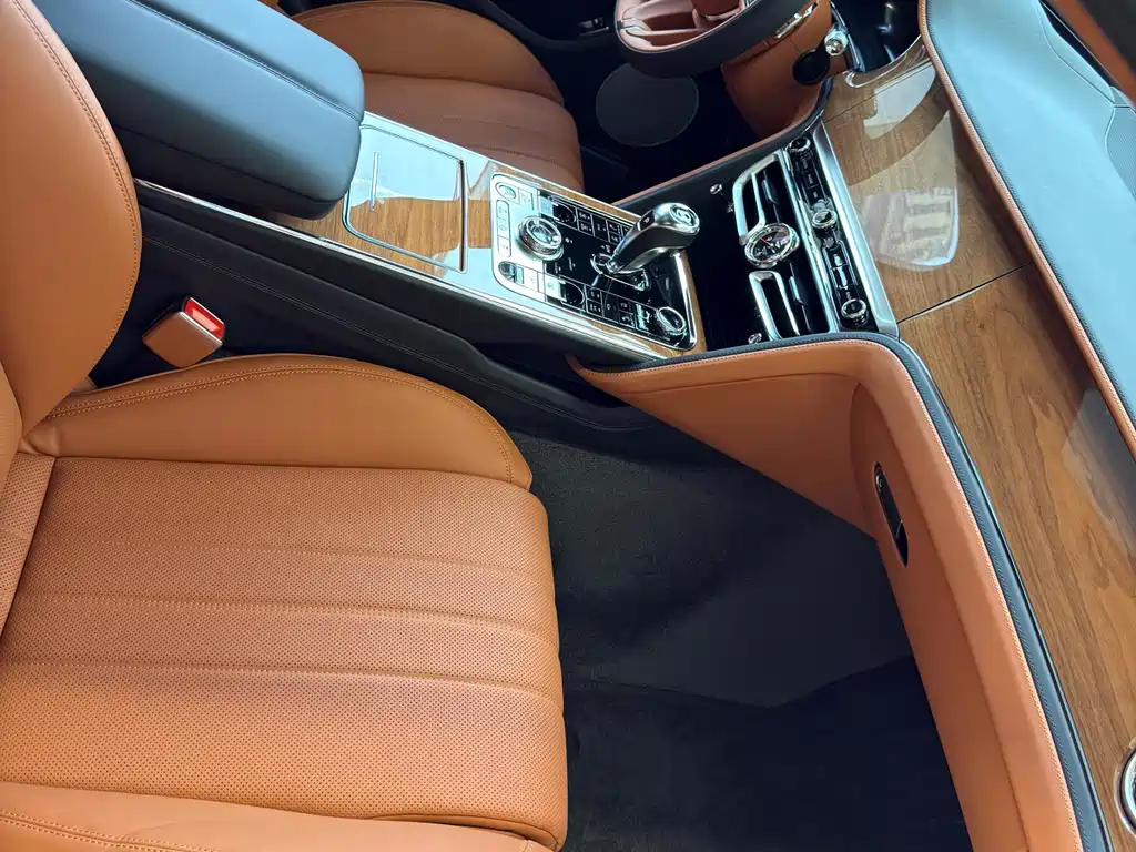 Bentley Flying Spur 2026 4.0T V8 Standard