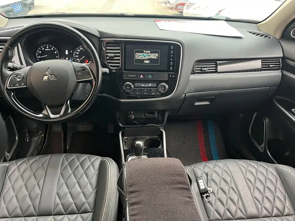 Mitsubishi Outlander — миниатюра 12