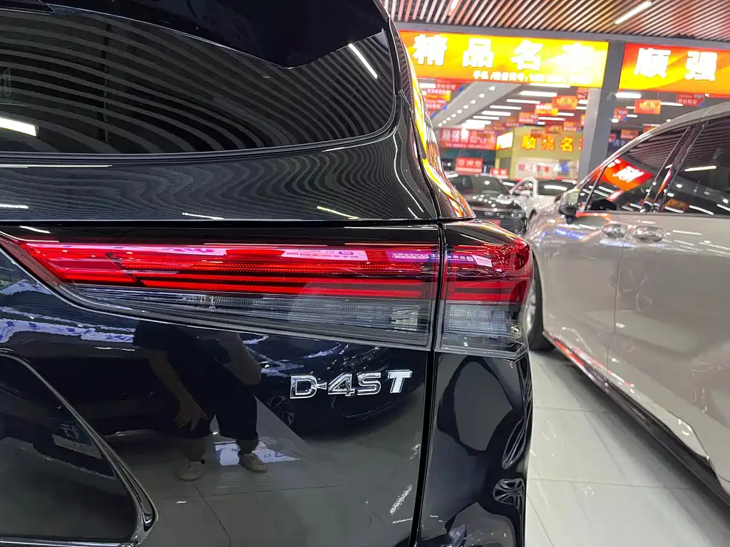 Toyota Crown Kluger — миниатюра 22