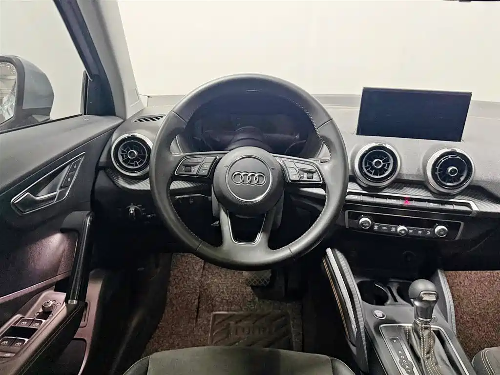 Audi Q2L e-tron — миниатюра 11