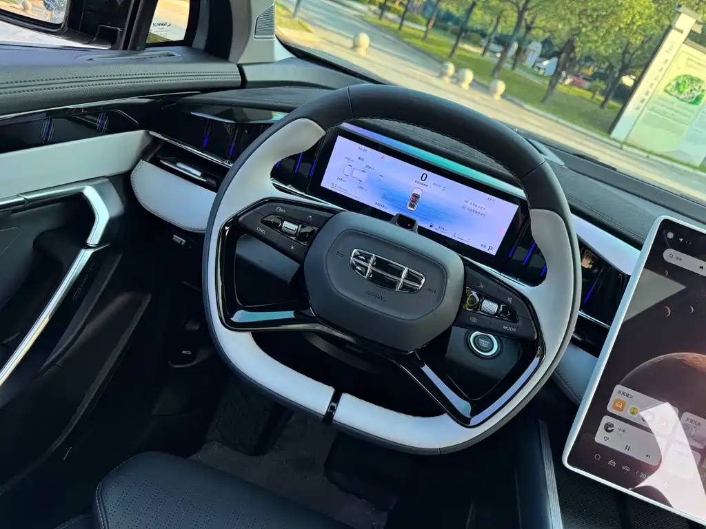 Geely Boyue L — миниатюра 12