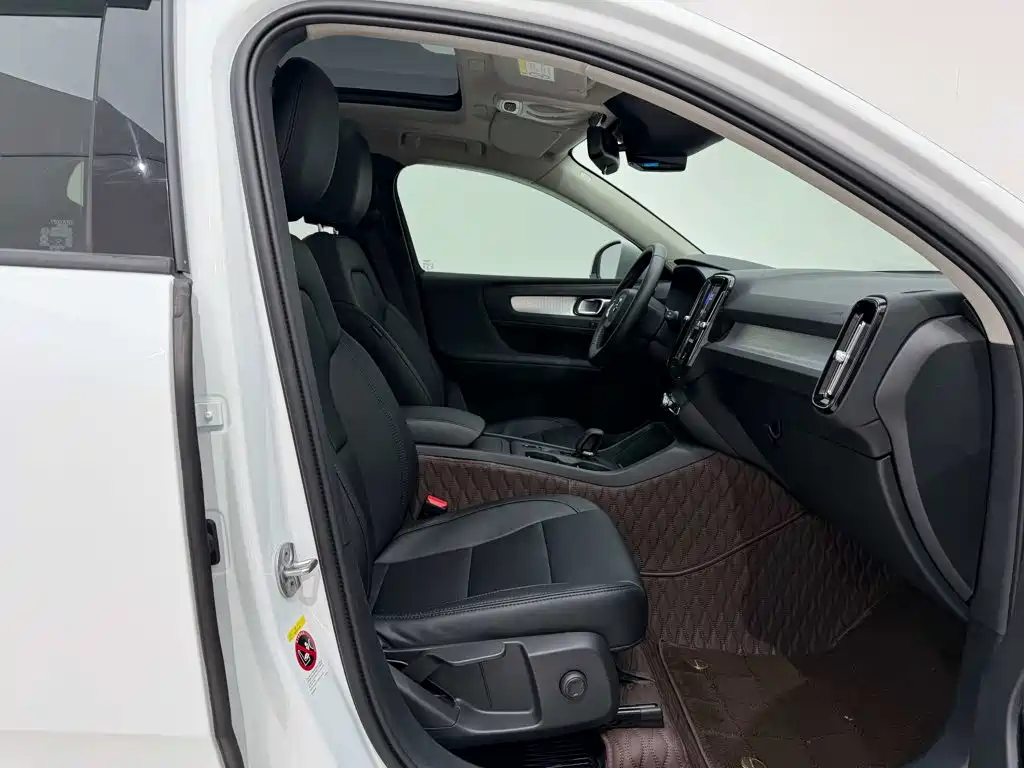 Volvo XC40 — миниатюра 17