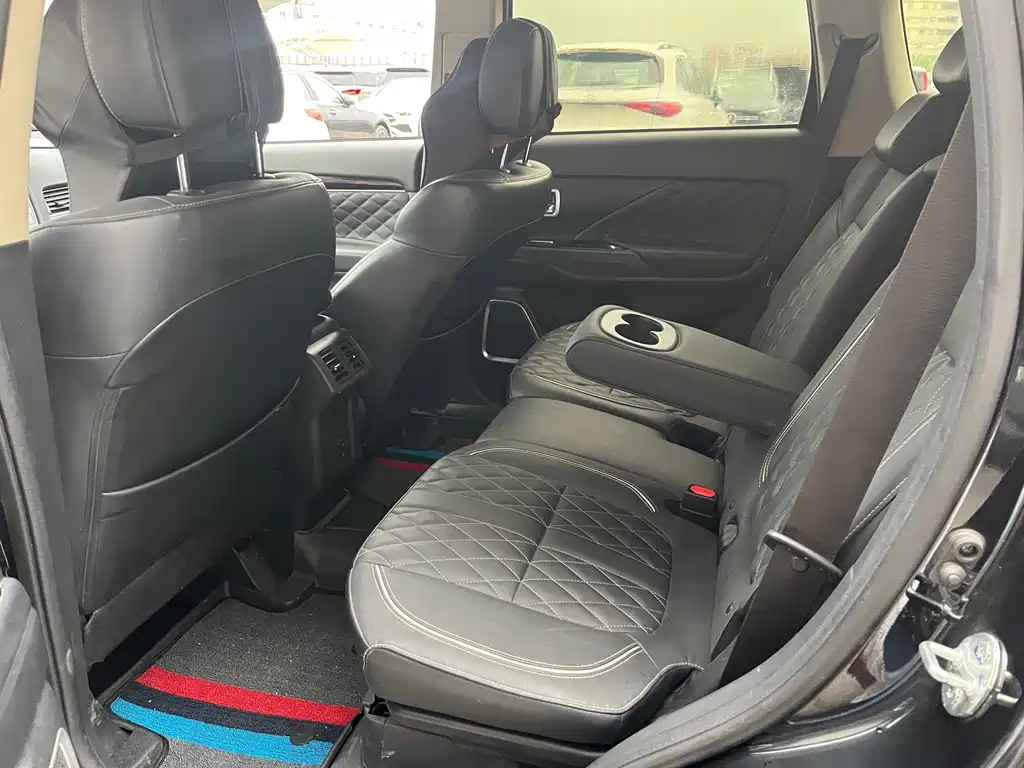 Mitsubishi Outlander — миниатюра 10
