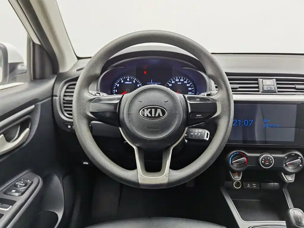 Kia K2 — миниатюра 11