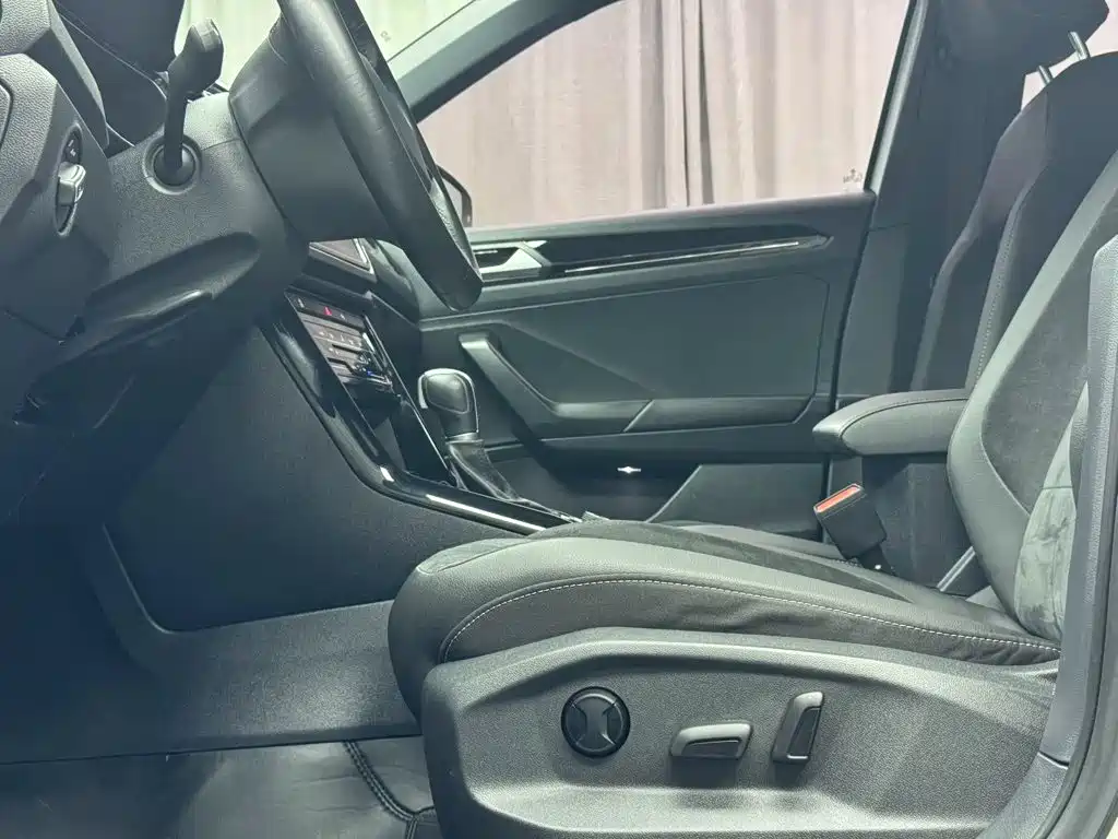 Volkswagen T-Roc — миниатюра 4