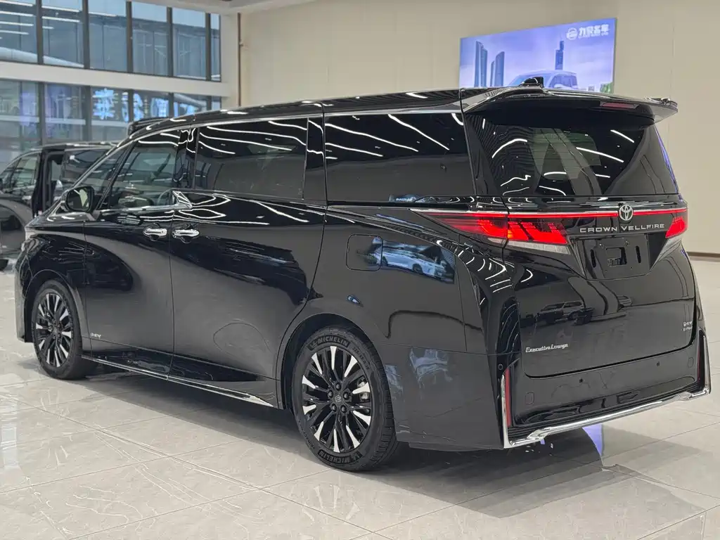 Toyota Vellfire — миниатюра 13