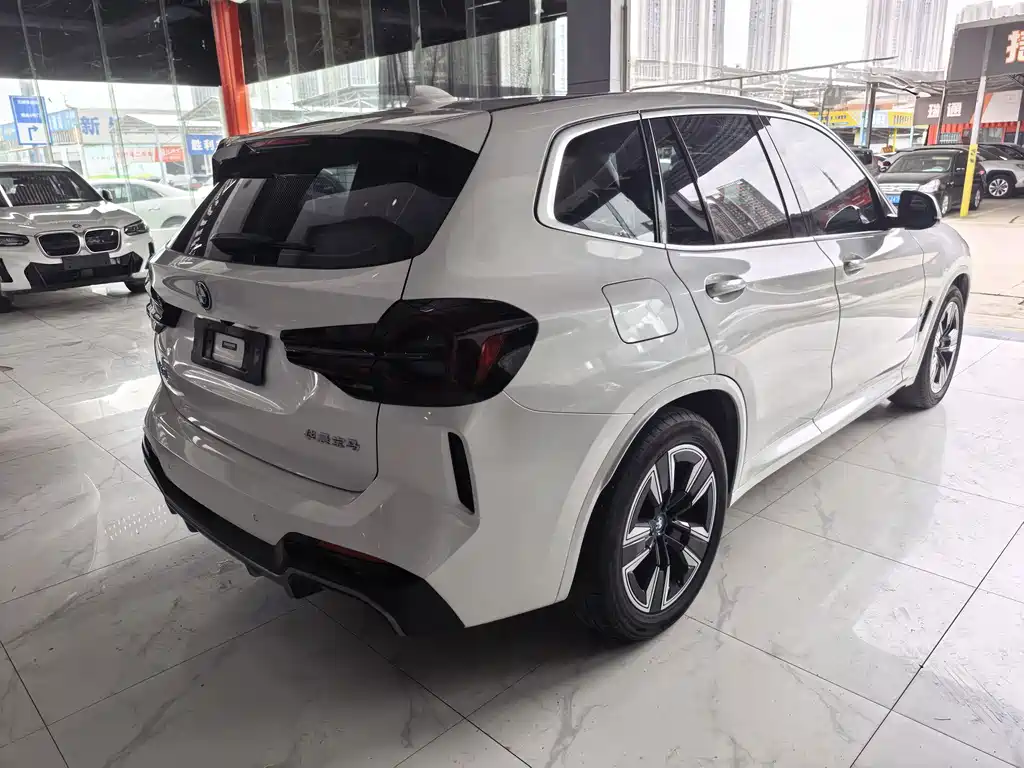 BMW iX3 — миниатюра 9