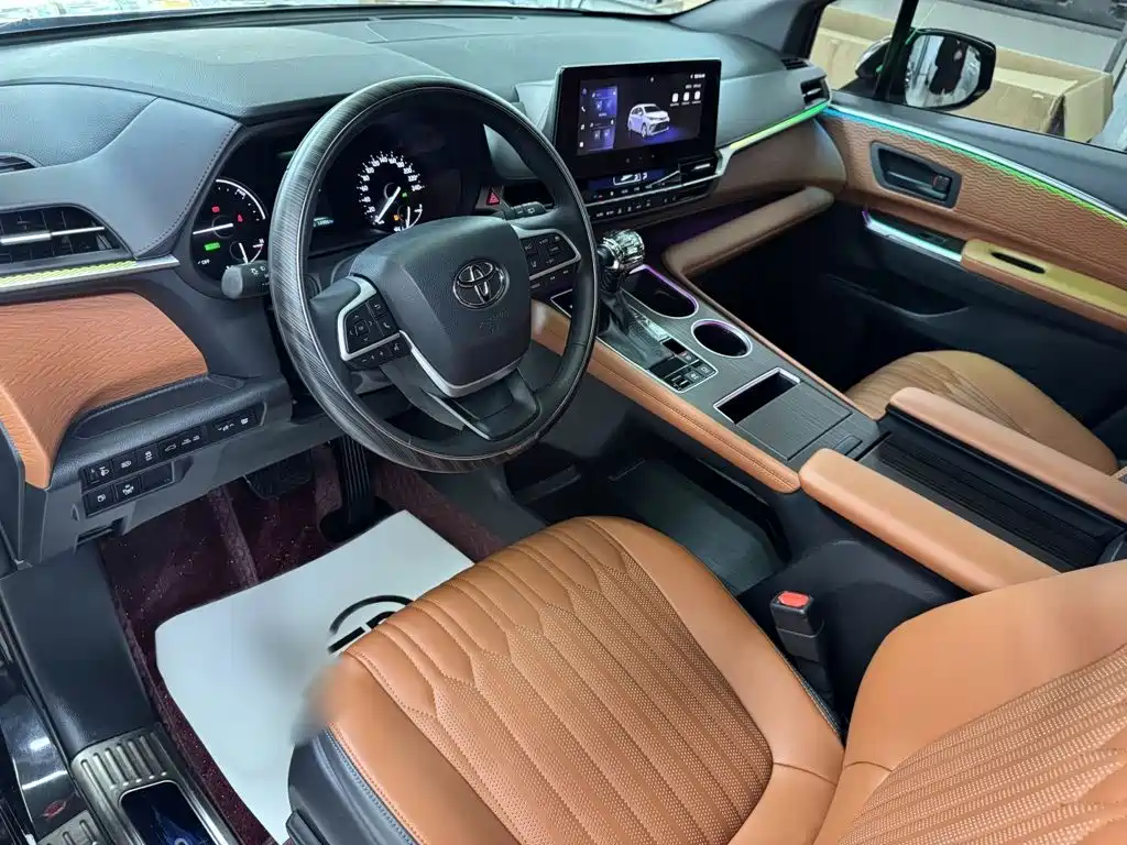 Toyota Granvia — миниатюра 12