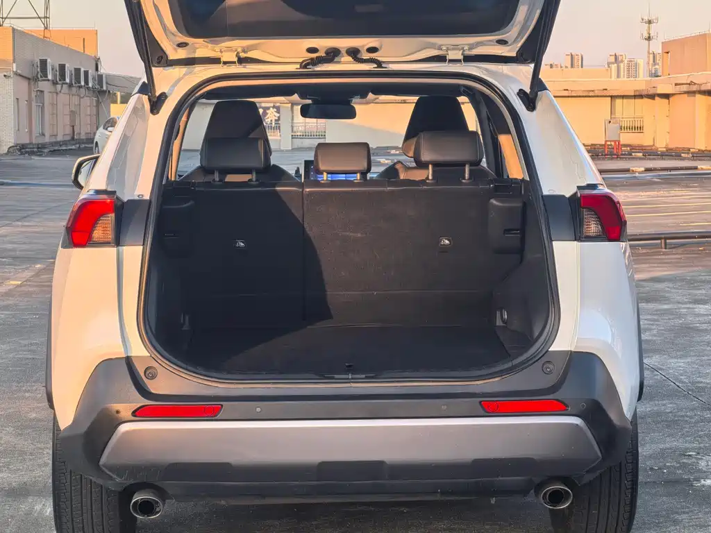 Toyota RAV4 — миниатюра 12