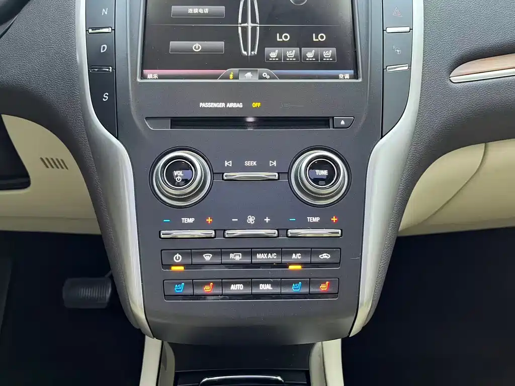 Lincoln MKC — миниатюра 16