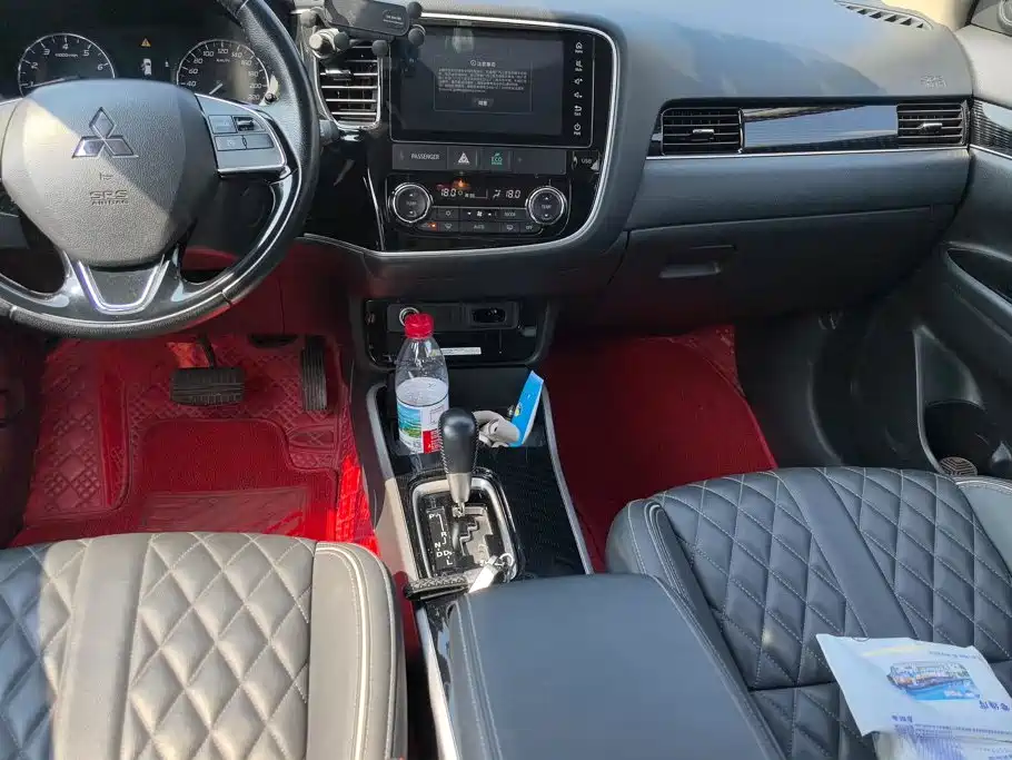 Mitsubishi Outlander — миниатюра 16