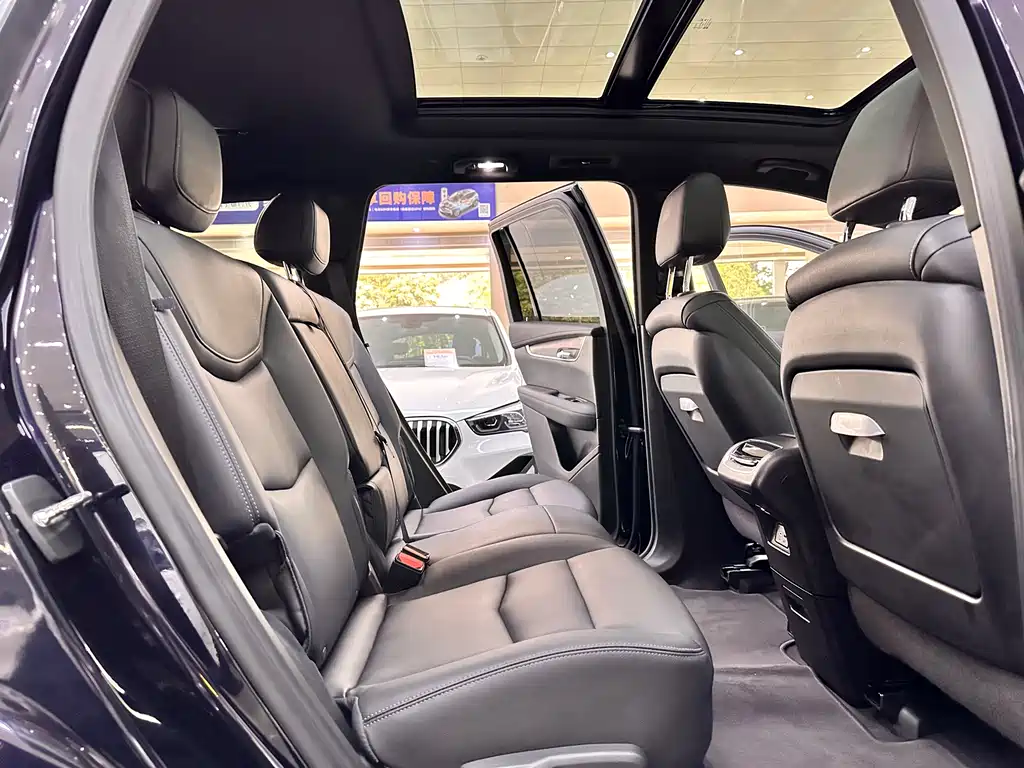 Cadillac XT6 2020 28T мест