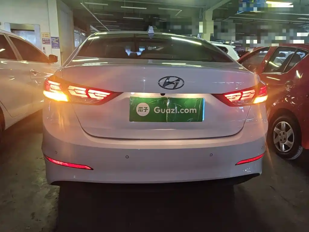 Hyundai Elantra — миниатюра 6