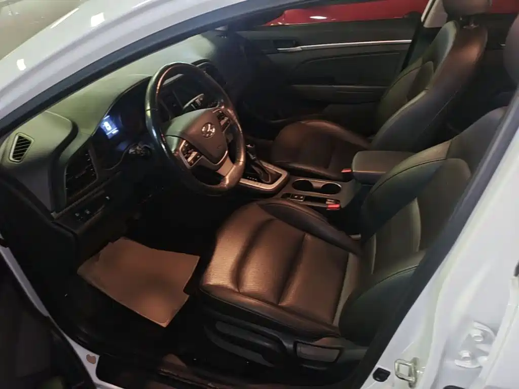Hyundai Elantra — миниатюра 15