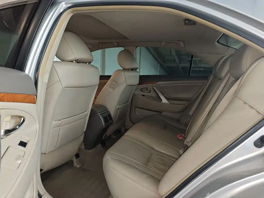 Toyota Camry — миниатюра 9