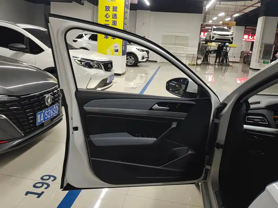 Volkswagen Lavida — миниатюра 7