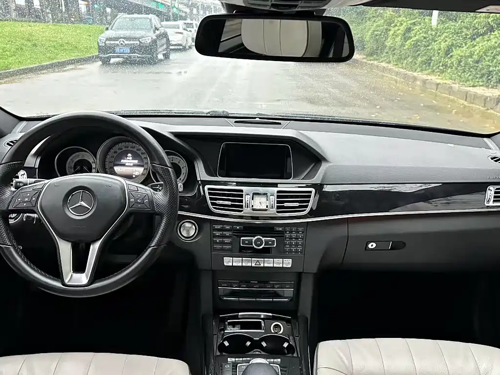 Mercedes-Benz E-Class — миниатюра 6