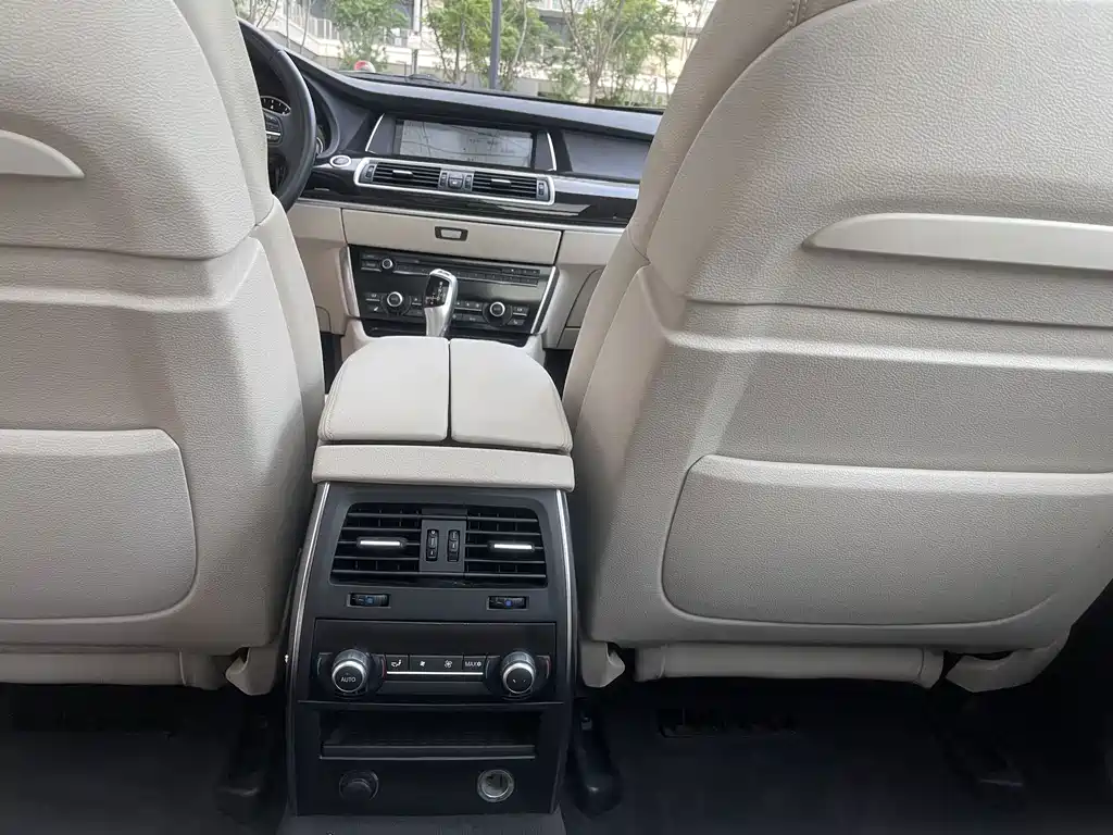 BMW 5 Series GT — миниатюра 18