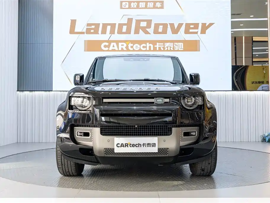 Land Rover Defender 2024