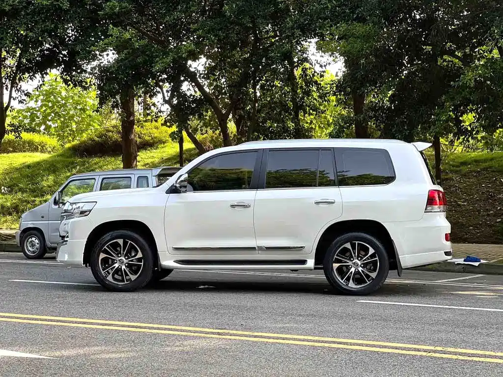 Toyota Land Cruiser 2019 5.7L VX-R
