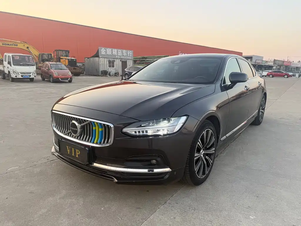VOLVO S90