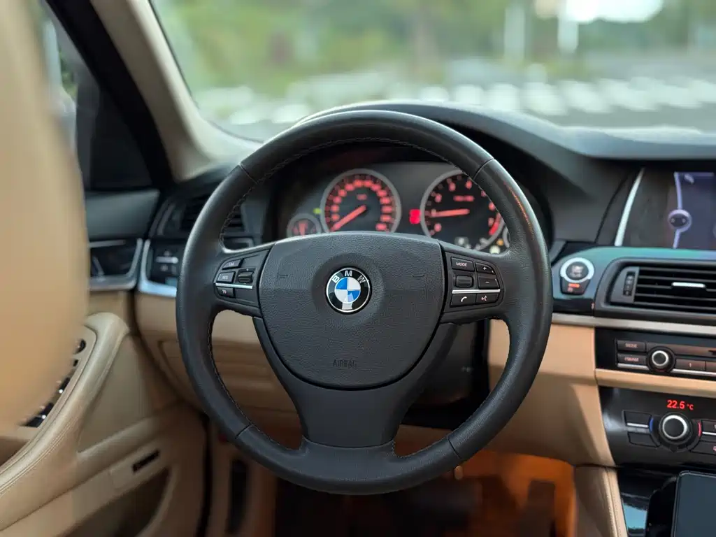 BMW 5 Series — миниатюра 8