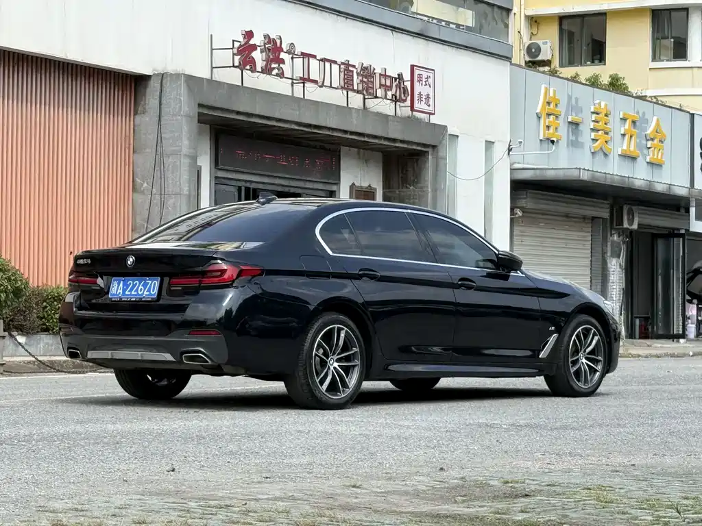 BMW 5 Series — миниатюра 6