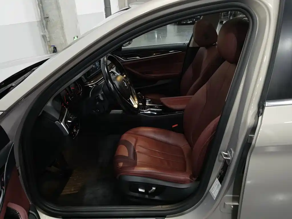 BMW 5 Series — миниатюра 10
