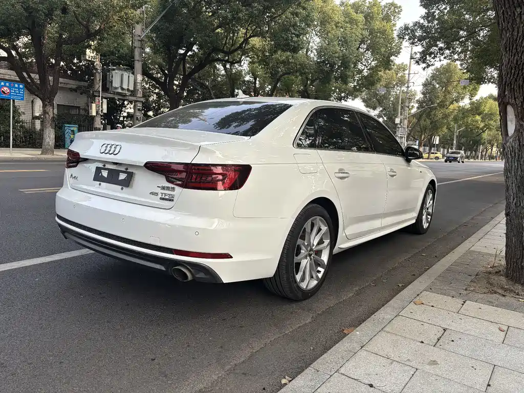 Audi A4L 2018 30 45 TFSI quattro Sport