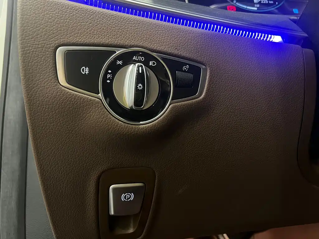 Mercedes-Benz E-Class — миниатюра 20