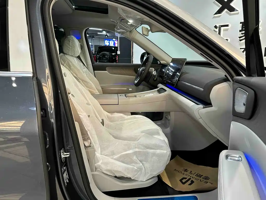 Leapmotor D19 2026 500 мест