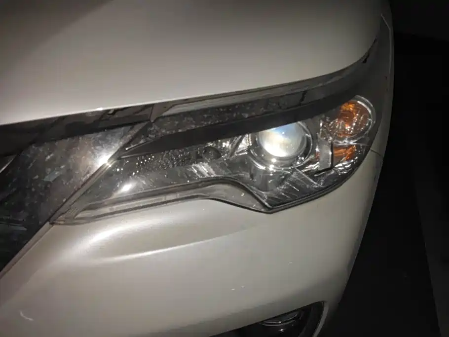 Toyota Fortuner — миниатюра 5