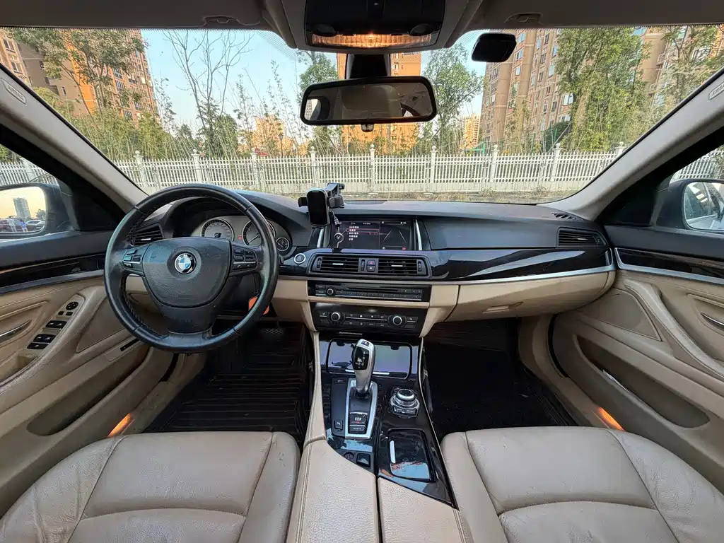 BMW 5 Series — миниатюра 14