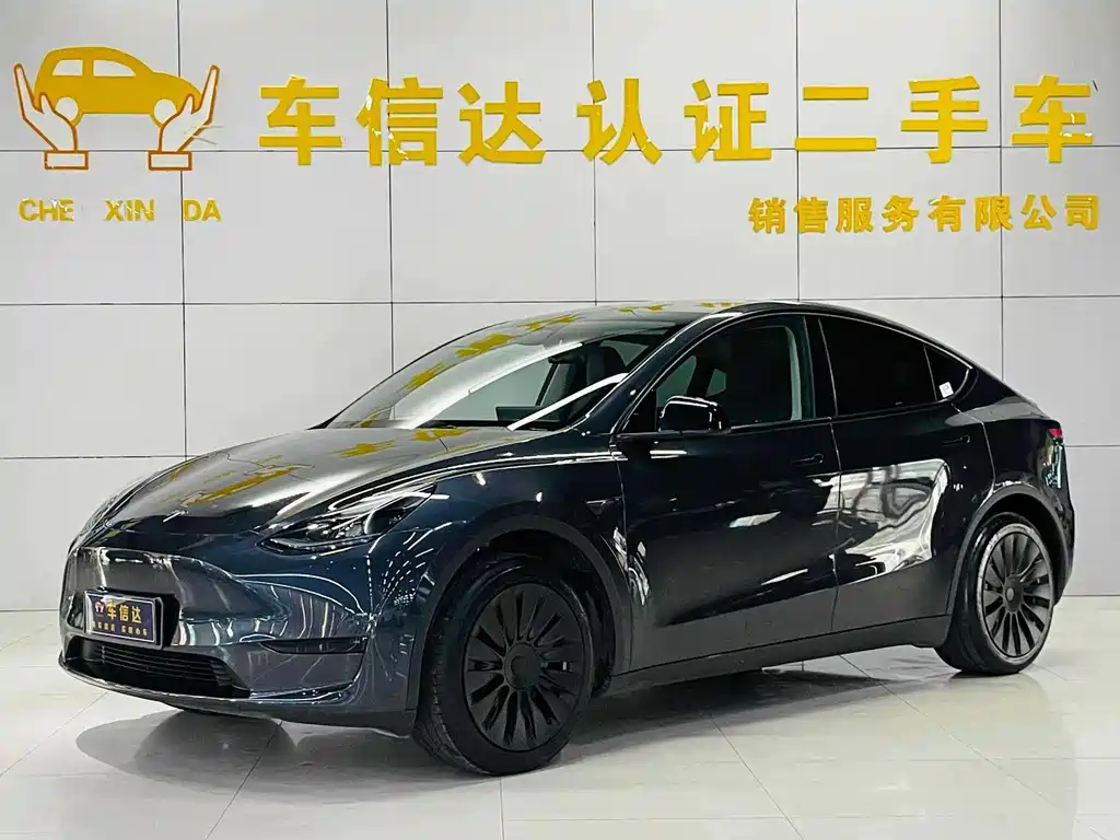 Tesla Model Y 2024