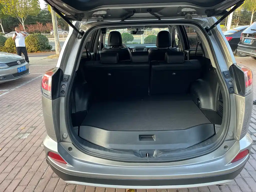 Toyota RAV4 — миниатюра 13