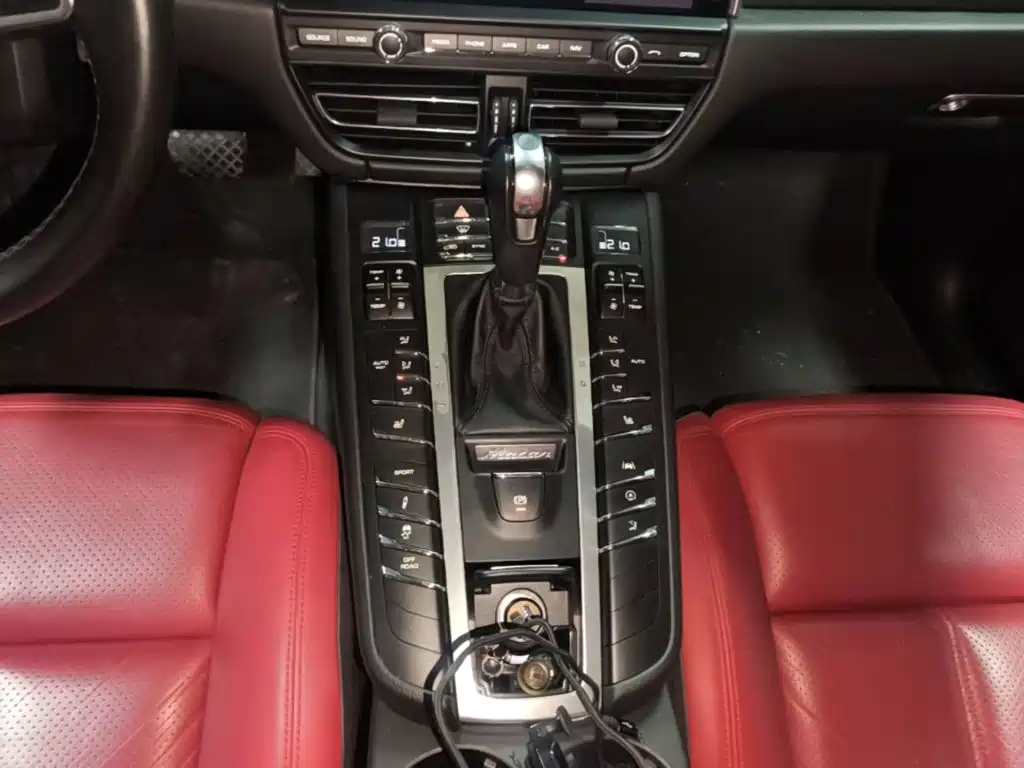 Porsche Macan — миниатюра 14