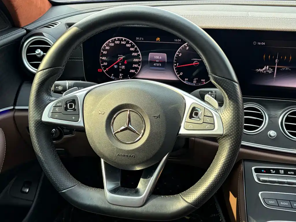 Mercedes-Benz E-Class — миниатюра 12
