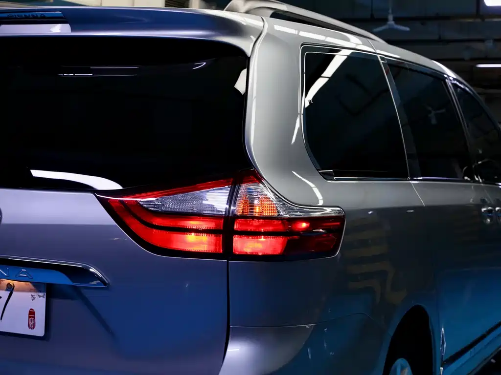 TOYOTA SIENNA
