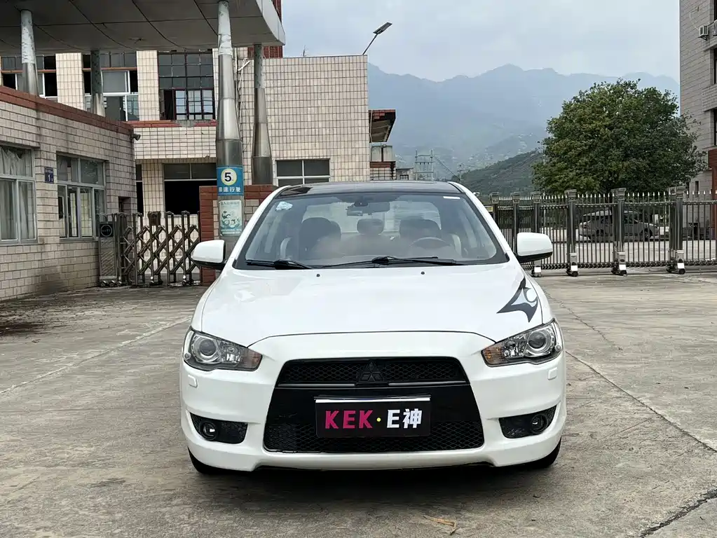 Mitsubishi Lancer EX 2013
