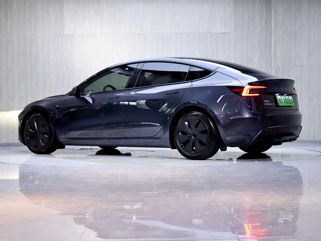 Tesla Model 3 — миниатюра 5