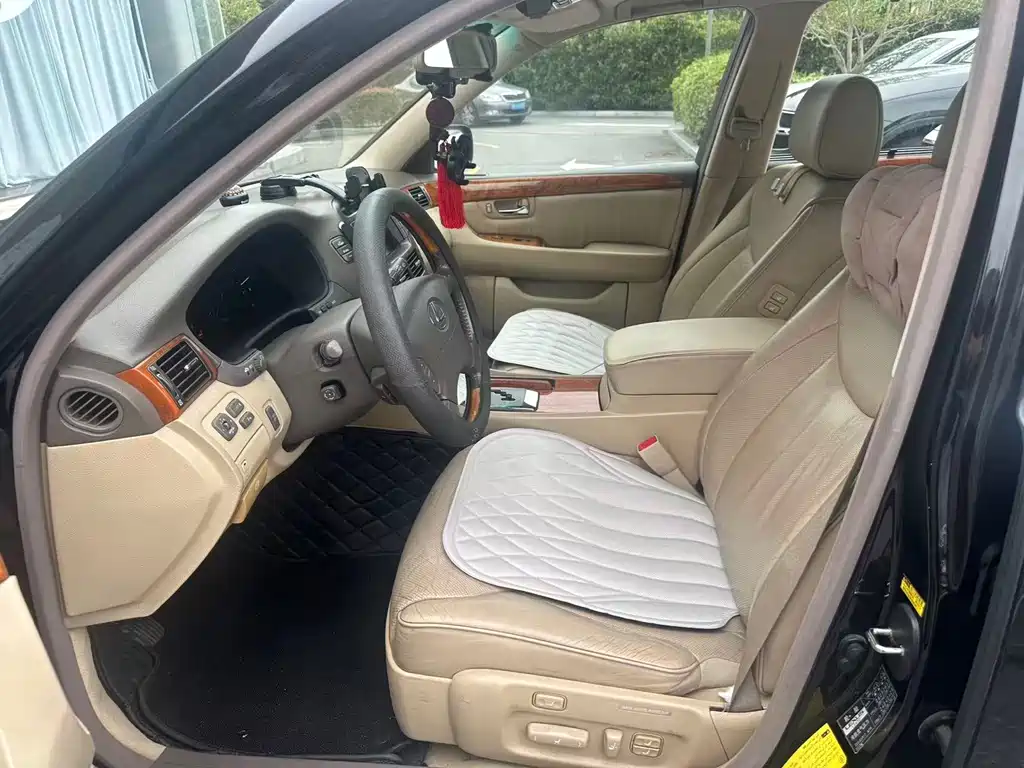 Lexus LS — миниатюра 16