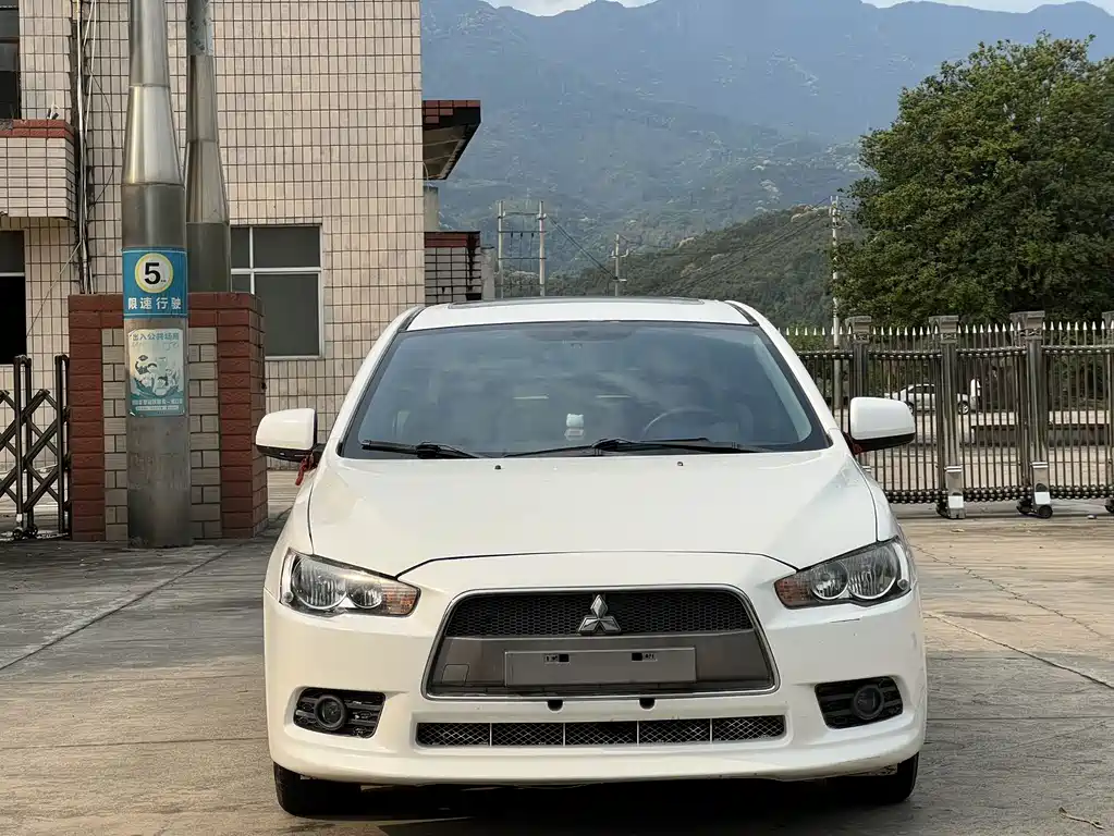 Mitsubishi Lancer EX 2014
