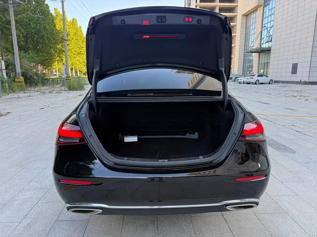 Mercedes-Benz E-Class — миниатюра 17