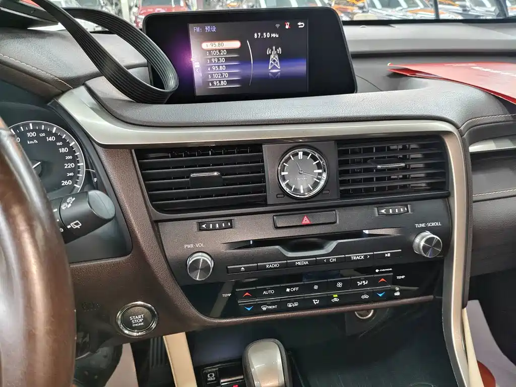Lexus RX — миниатюра 13