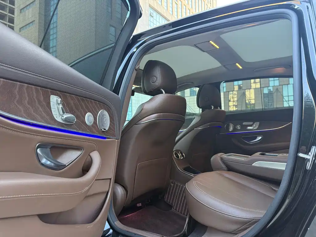 Mercedes-Benz E-Class — миниатюра 9