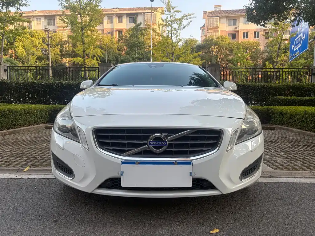 Volvo S60 (Import) — миниатюра 3